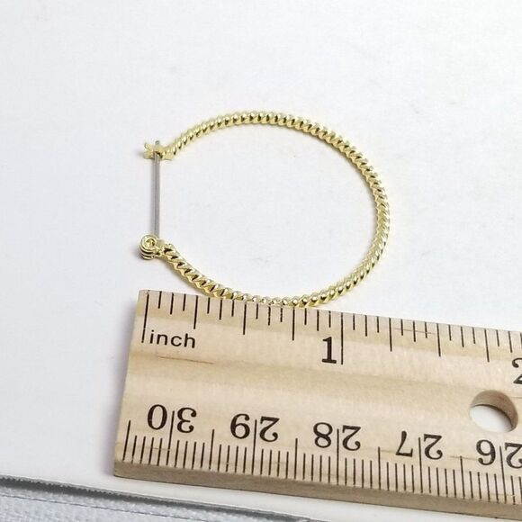 Vintage Skinny Gold Tone Spiral Twist Hoop Earrings, 1 inch, 80s 90s Style - Picture 4 of 5